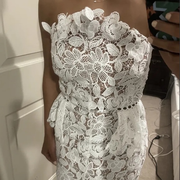 Brides! Elegant floral lace Elliatt Times Dress - Picture 6 of 6